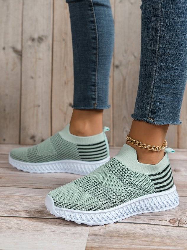 Breathable Mesh Fabric Striped Sports Slip On Flyknit Sneakers