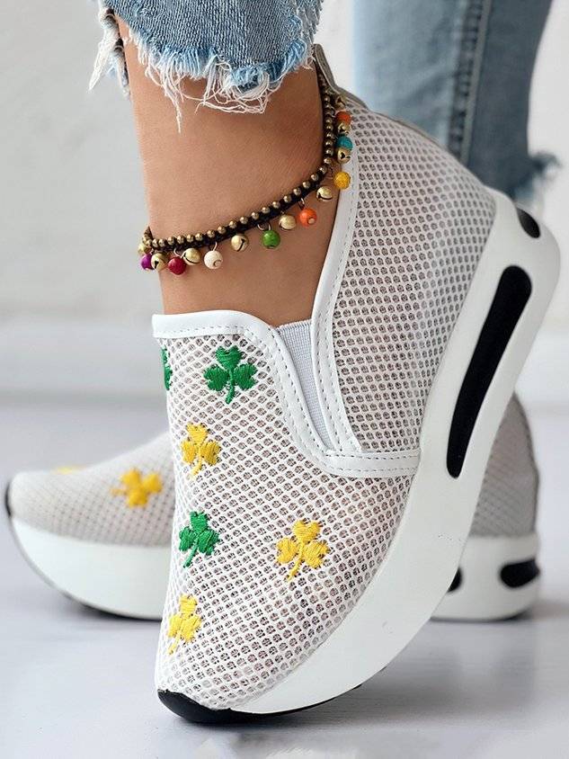 St. Patrick's Day Shamrock Embroidery Hollow Out Muffin Sneakers