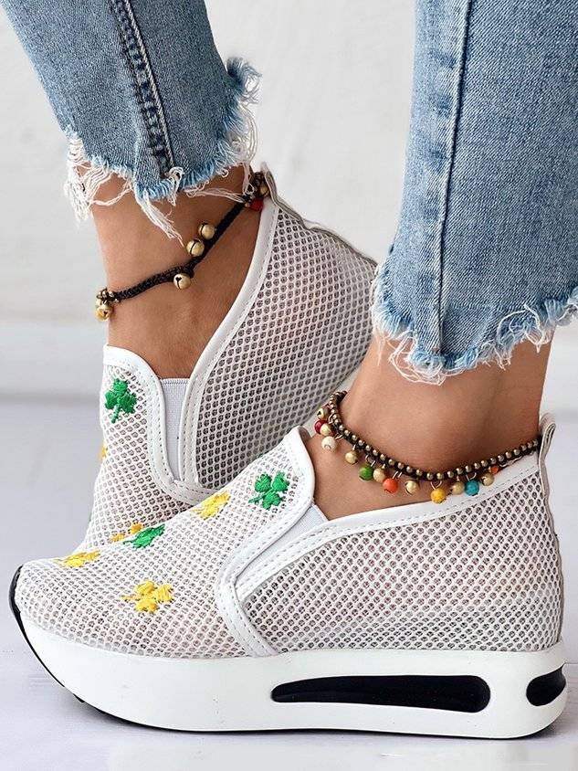 St. Patrick's Day Shamrock Embroidery Hollow Out Muffin Sneakers