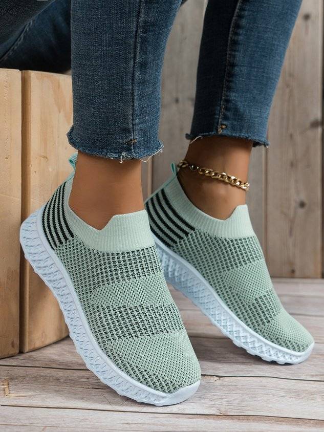 Breathable Mesh Fabric Striped Sports Slip On Flyknit Sneakers