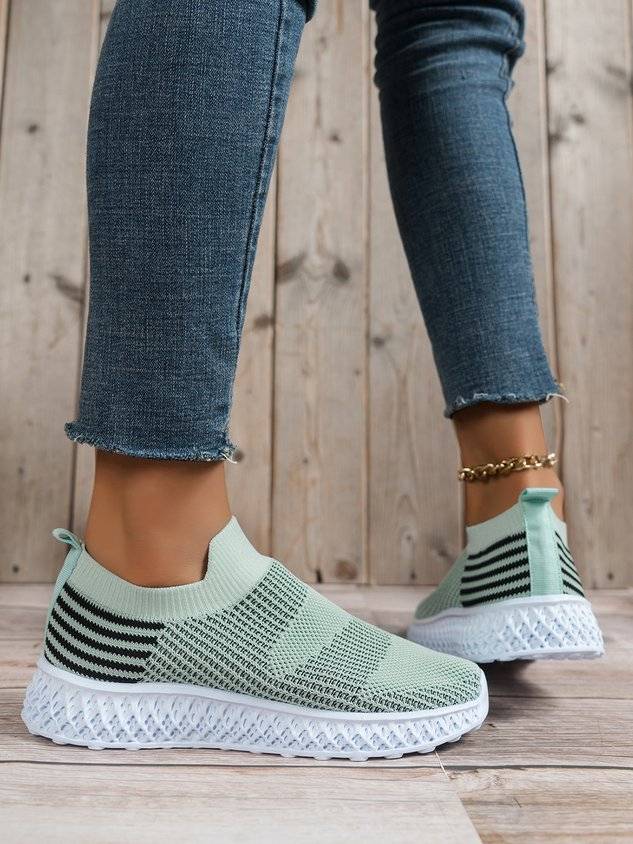 Breathable Mesh Fabric Striped Sports Slip On Flyknit Sneakers